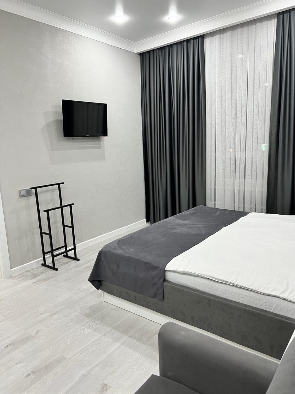 Bed, TV and multimedia, Bedroom