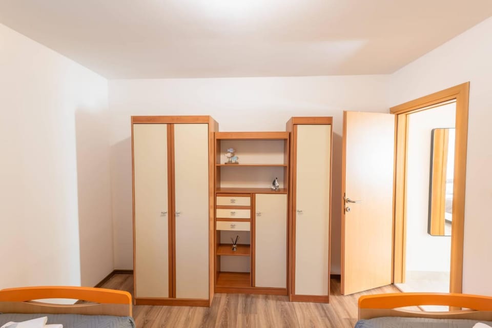Bedroom, wardrobe