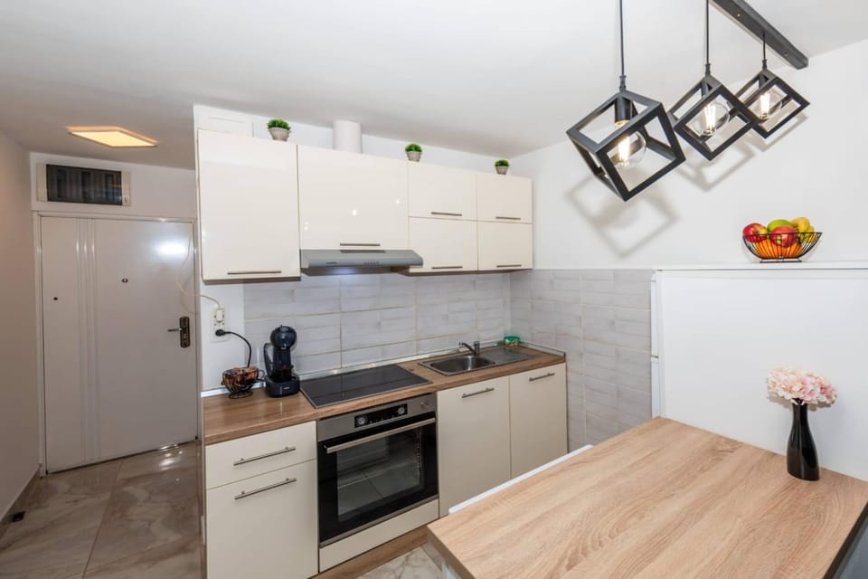dishwasher, oven, pet friendly, stove