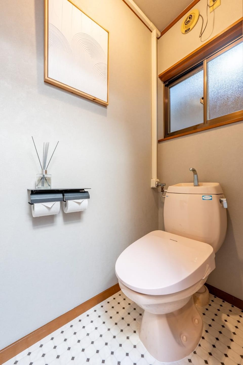 Toilet, bidet