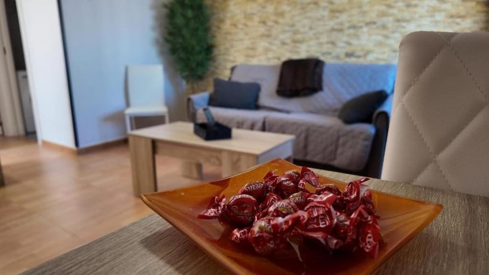 Living room, Food and drinks, Seating area