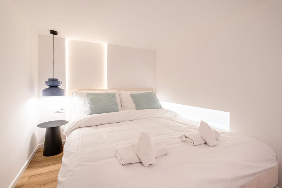 Bed, Photo of the whole room, Bedroom, On site, towels