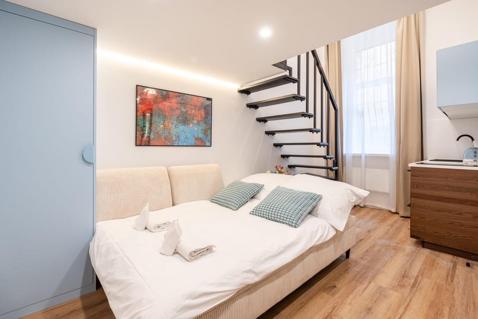Bed, Living room, Photo of the whole room, Bedroom, towels