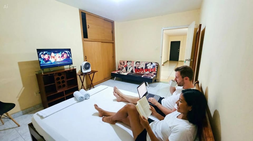 Bed, People, TV and multimedia, Photo of the whole room, Bedroom