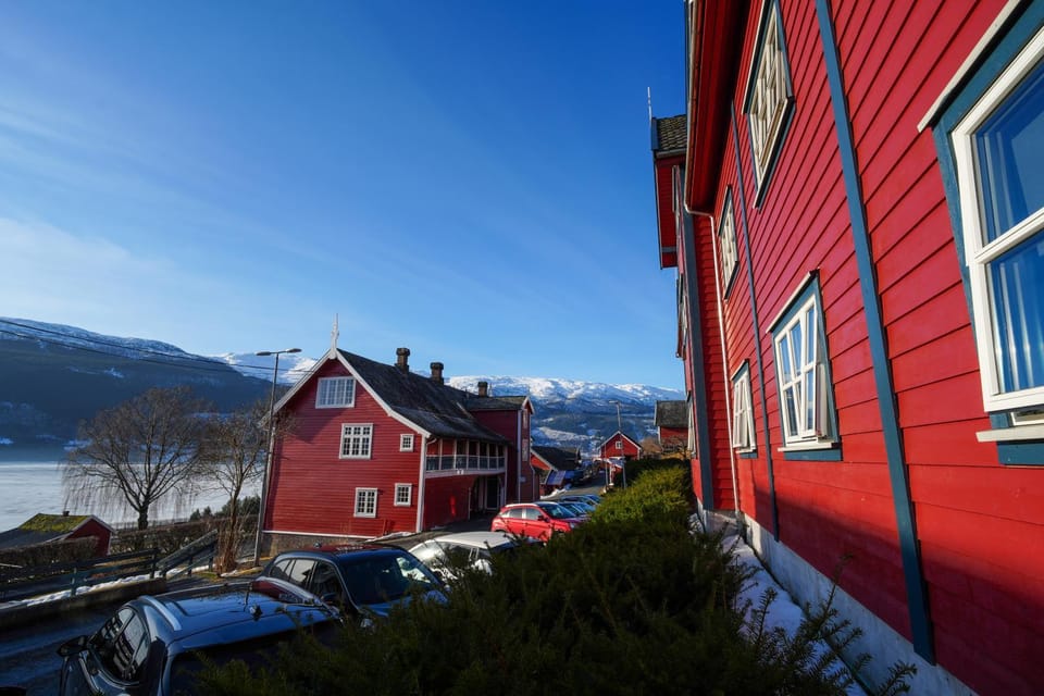 Property building, Neighbourhood, Natural landscape, Lake view, Mountain view, River view, Parking