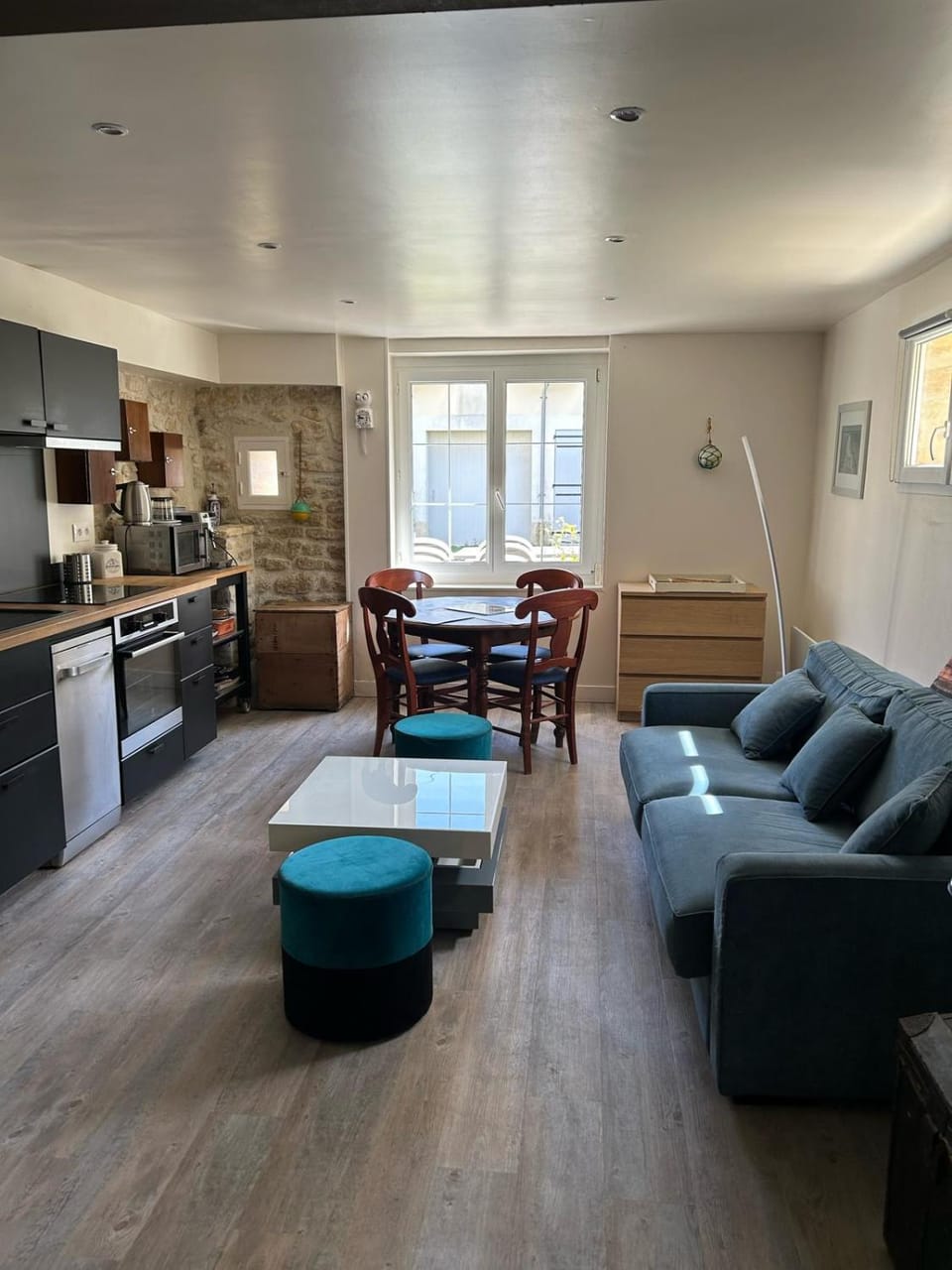 Kitchen or kitchenette, Living room, Dining area