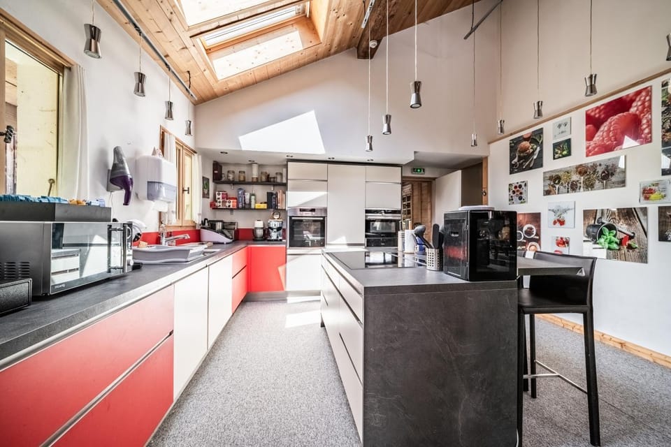 Property building, Kitchen or kitchenette, Living room