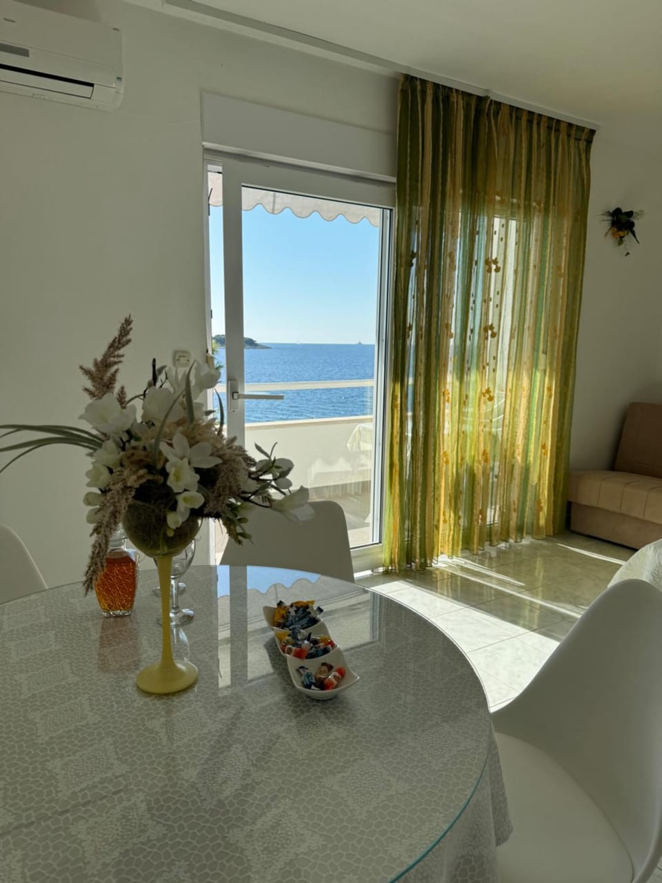 Seating area, Sea view