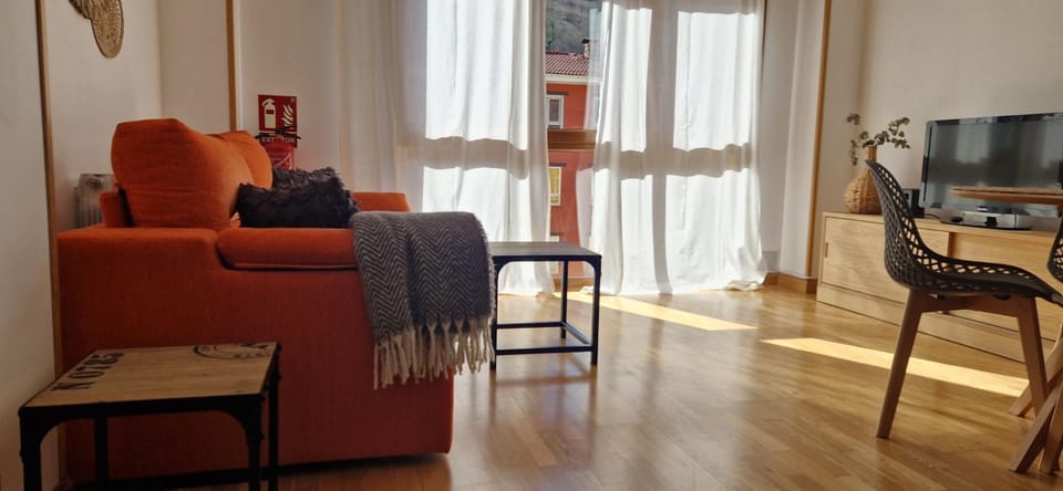 Communal lounge/ TV room, TV and multimedia, Living room