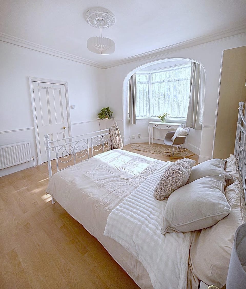 A modern and spacious 3 bedroom with garden Apartment in London Borough of Croydon