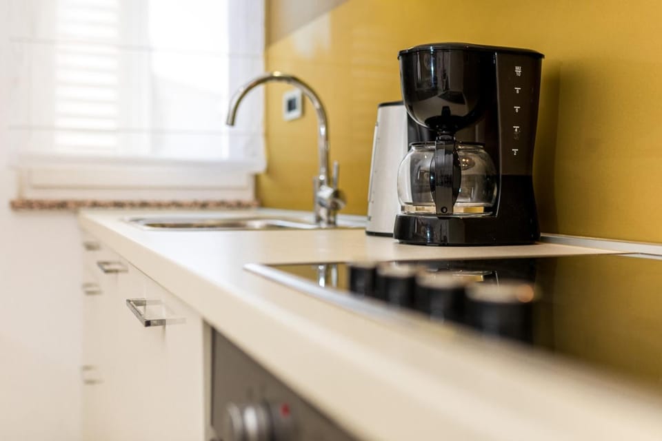 Coffee/tea facilities, Kitchen or kitchenette