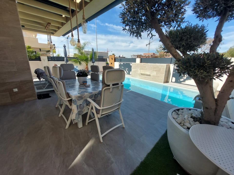 Patio, Day, Balcony/Terrace, Dining area, Pool view, Swimming pool, sunbed