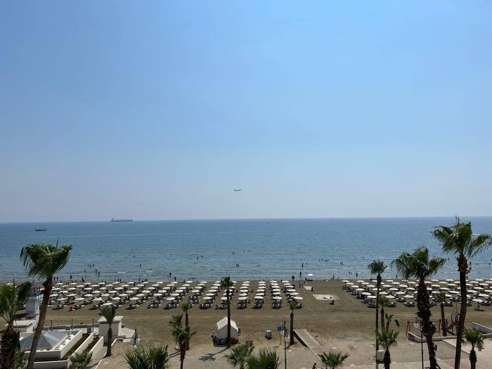 Finikoudes Sunrise Sea View Lux Apartment in Larnaca