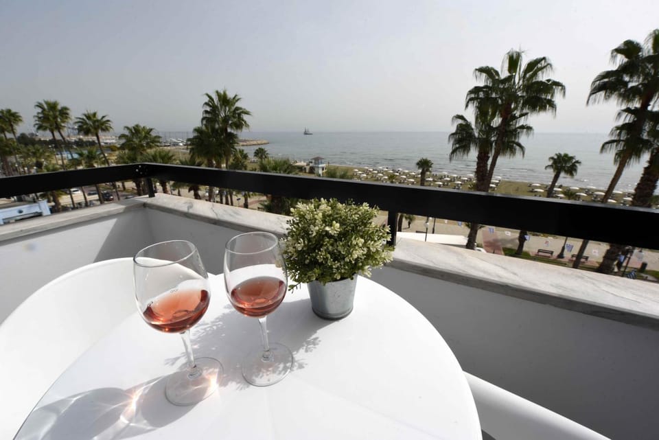 Finikoudes Sunrise Sea View Lux Apartment in Larnaca
