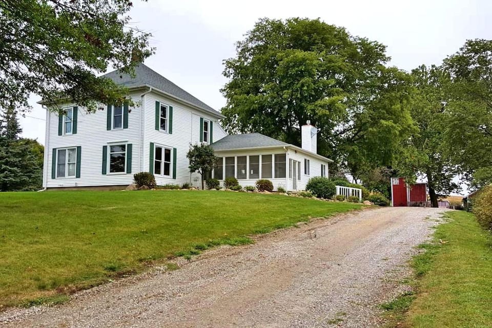 Cozy Family Accommodation for Five Guests in Montezuma, Iowa House in Iowa