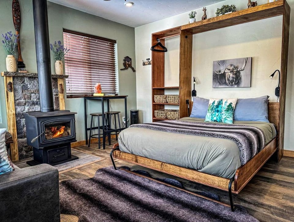 Alaskan Cabin in the Beautiful Knik River Valley with Panoramic Mountain Views, Palmer Cabin in Anchorage