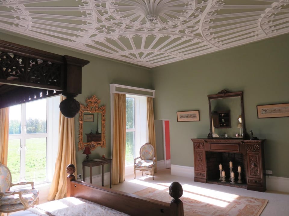 View (from property/room), Photo of the whole room, Decorative detail