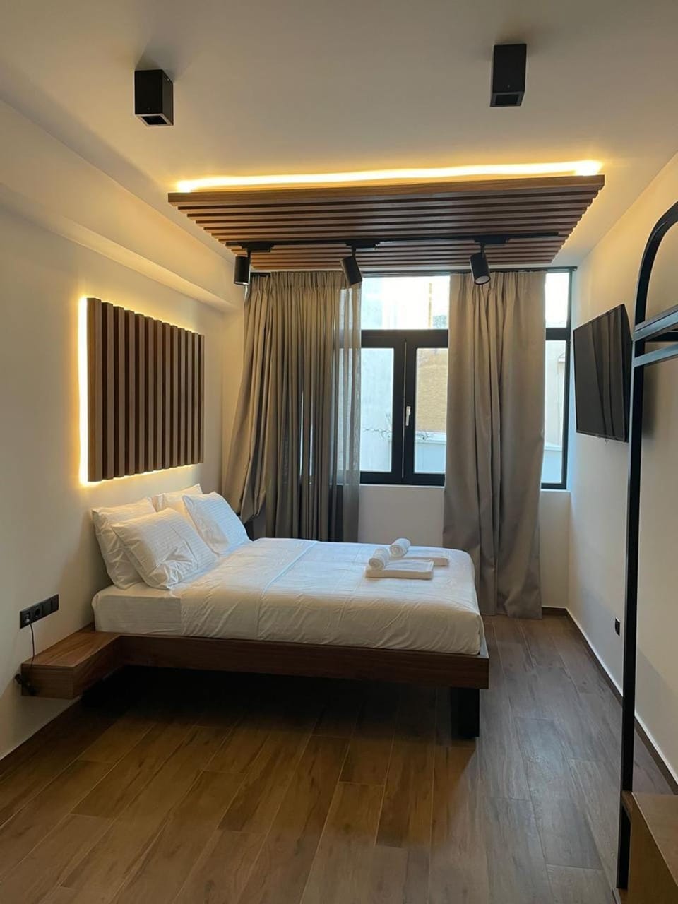 Bed, TV and multimedia