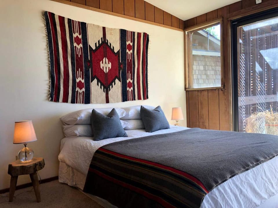 Contemporary Treetop Cabin with a Luxury Hot Tub in Idyllwild, California Cabin in Idyllwild-Pine Cove