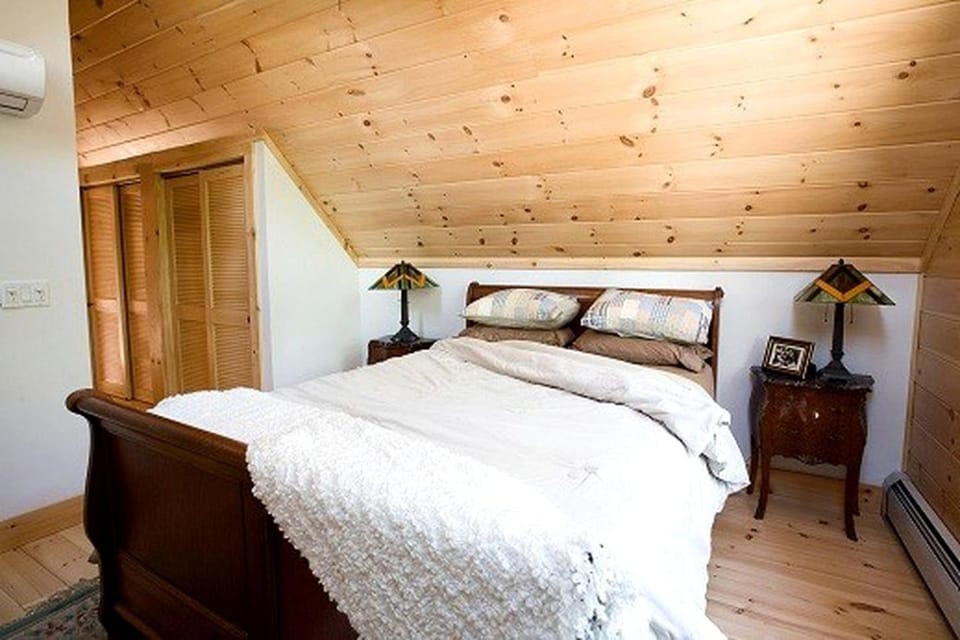 Rustic Log Cabin in the Catskills, Upstate New York Cabin in Olive