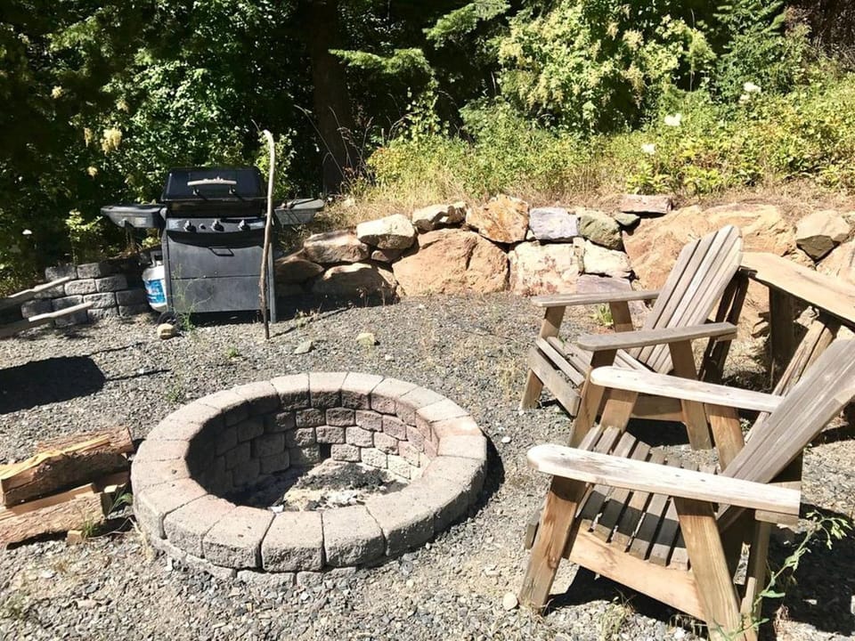 Rustic Cabin in a Charming Location in Stevens County, Washington Cabin in Franklin D Roosevelt Lake