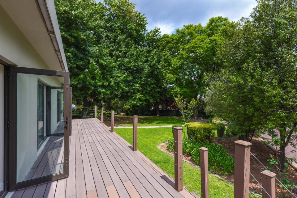 4 Bedroom - Family Home - Tennis Court - Pool House in Sandton