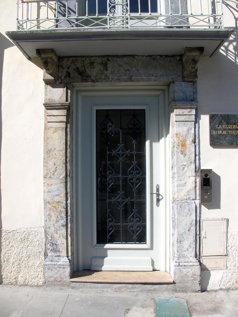 Facade/entrance
