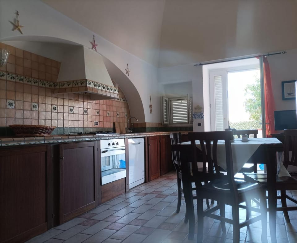Kitchen or kitchenette, Dining area, dishwasher, oven, stove