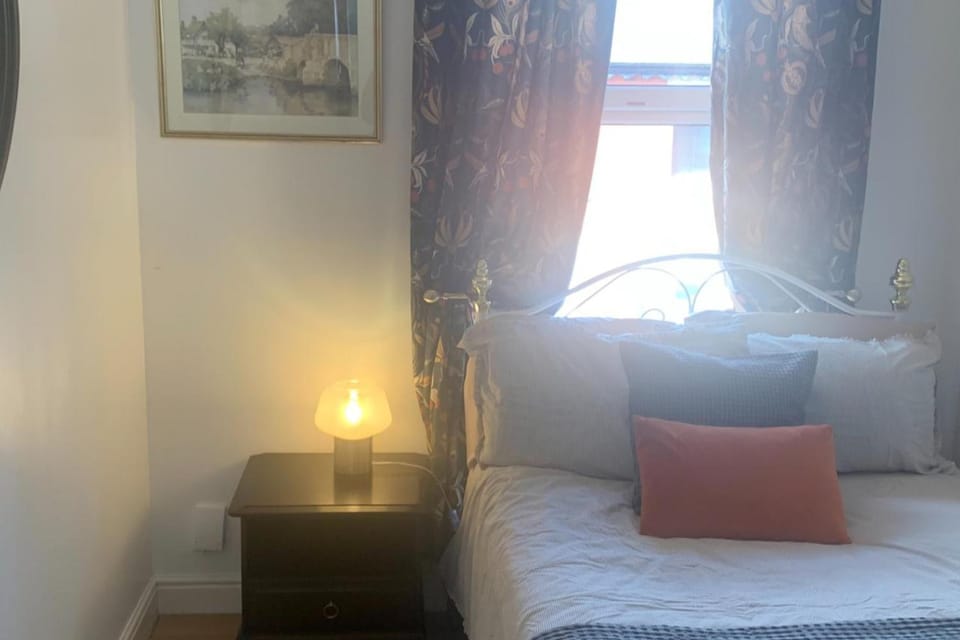 Sleeps 7 Home Blackpool w Free Parking BBq WiFi House in Blackpool