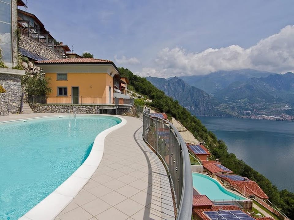 Lake view, Mountain view, Pool view, Swimming pool