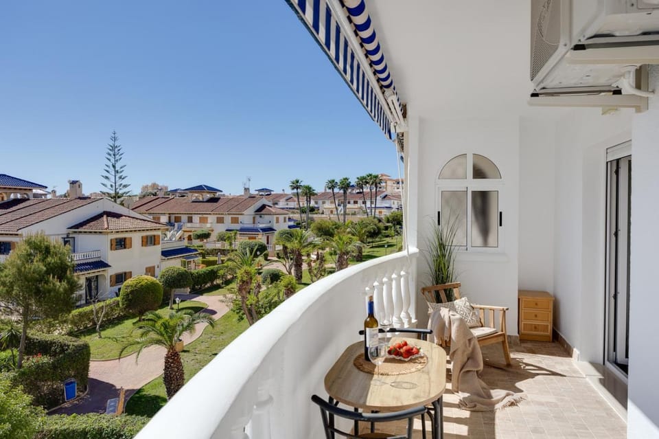 Apartamento moderno con vistas la playa La Mata Apartment in Torre La Mata