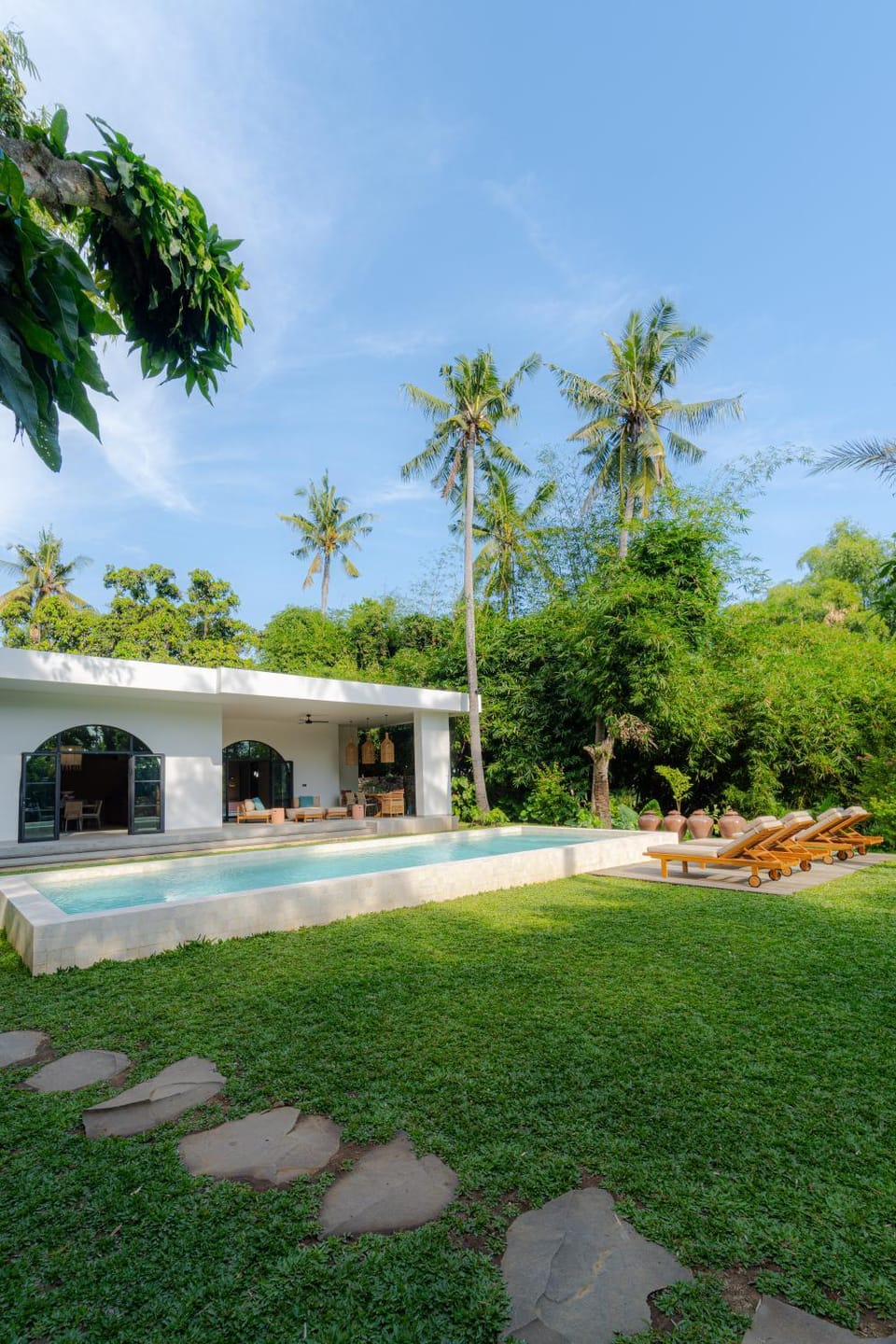 Property building, Garden, Swimming pool