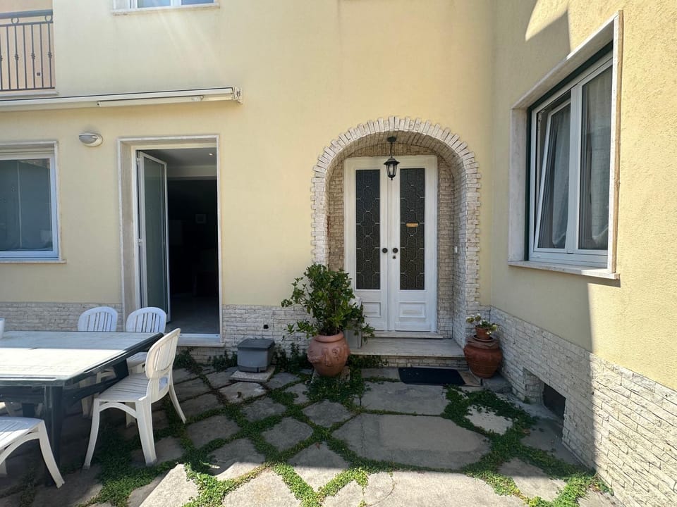 Property building, Patio, Day, View (from property/room), Balcony/Terrace, Dining area