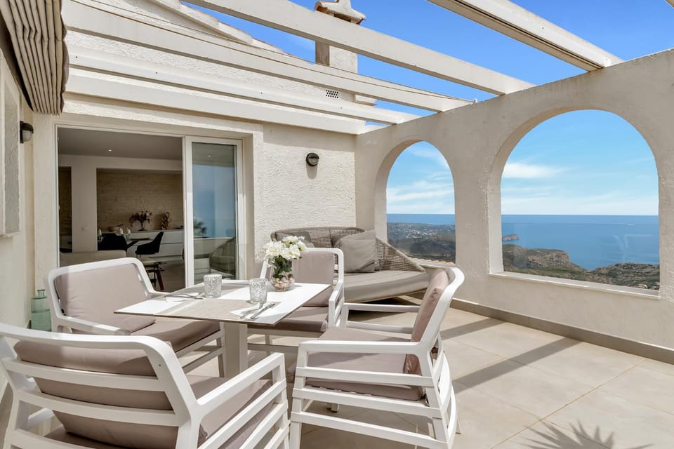View (from property/room), Balcony/Terrace, Seating area