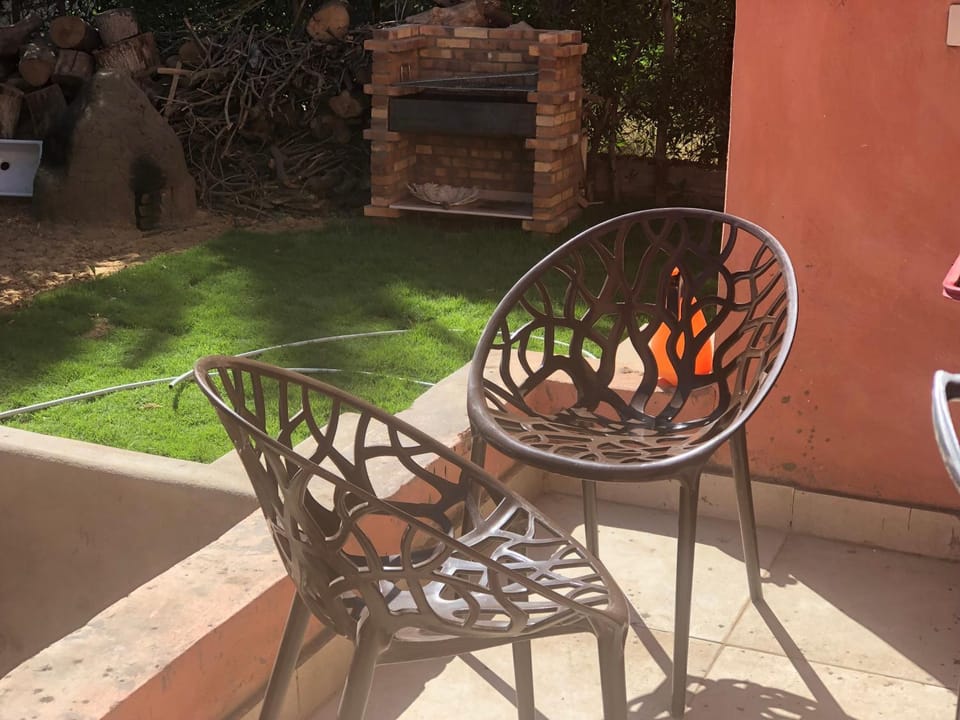 BBQ facilities, Seating area