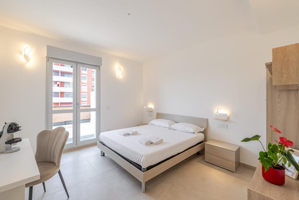 Bed, Photo of the whole room, Bedroom, towels