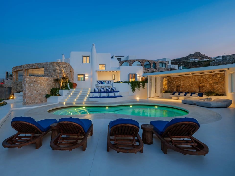 Pool view, Swimming pool, sunbed