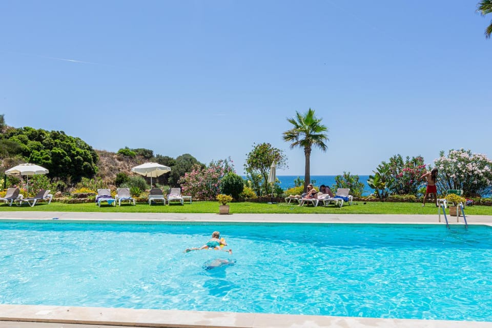 Beachfront apartment Praia dos Aveiros Apartment in Albufeira