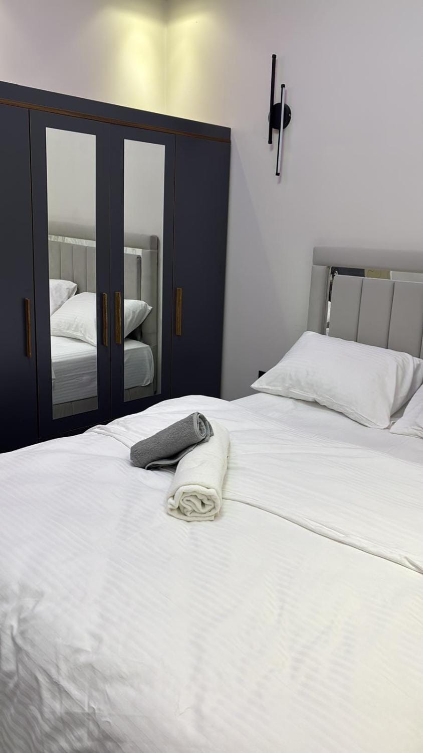 Bed, Bedroom, towels, wardrobe