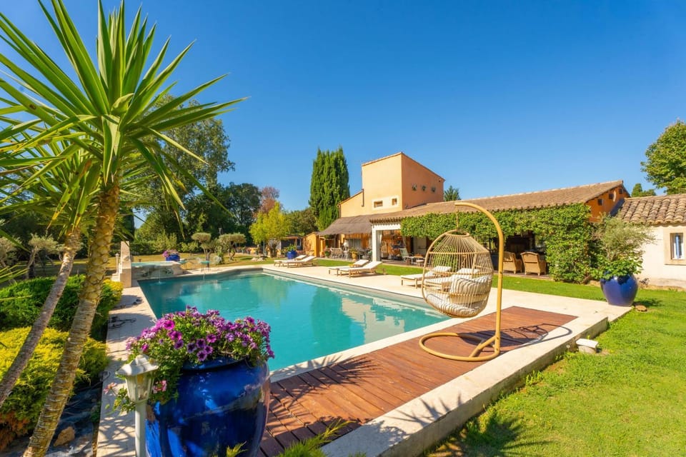 Pool view, Swimming pool, sunbed