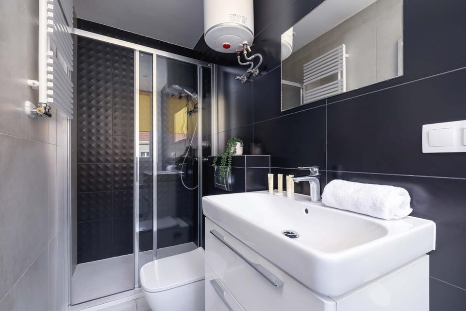 Shower, Bathroom, towels