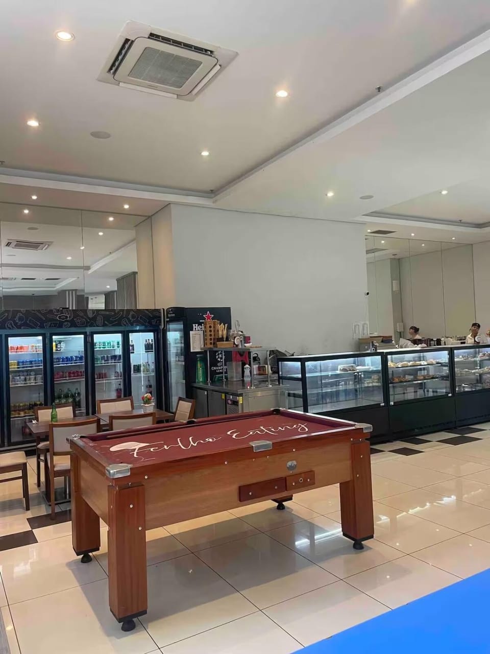 Billiard, Game Room
