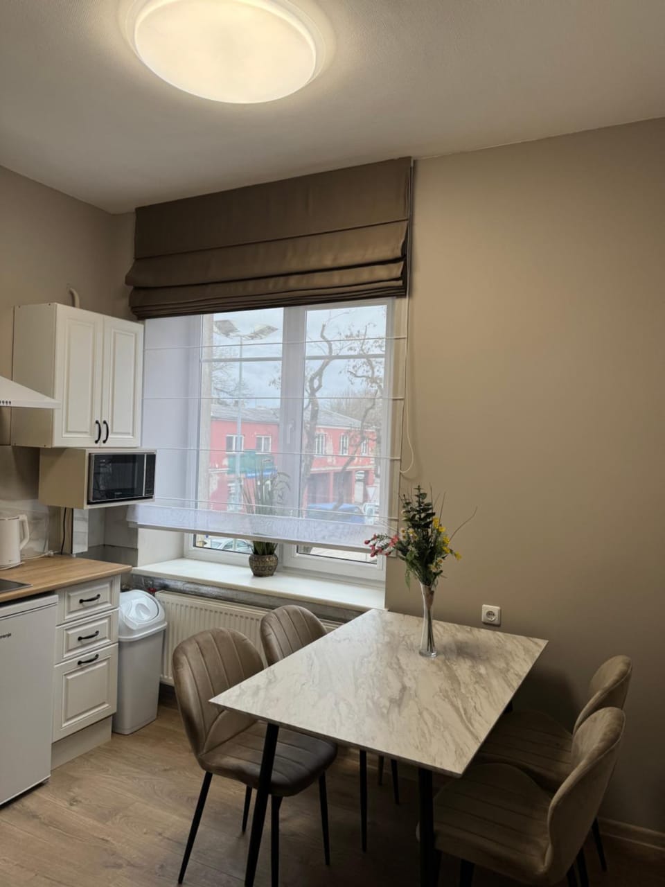 Kitchen or kitchenette, Dining area, stove