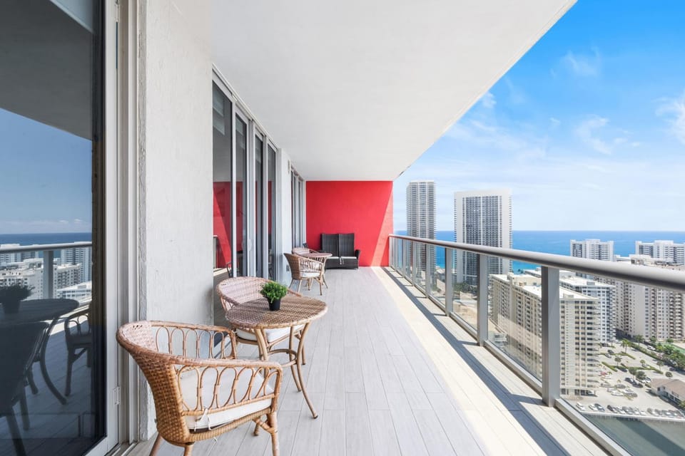 Day, View (from property/room), Balcony/Terrace, Seating area, Sea view