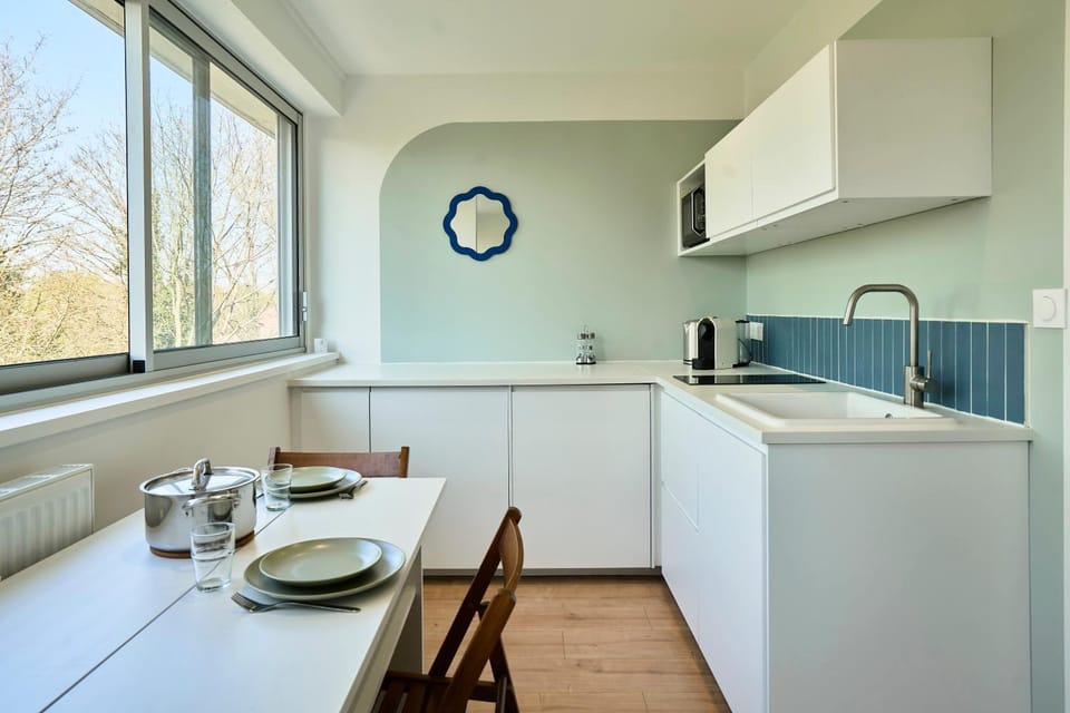 Kitchen or kitchenette, Dining area, dishwasher, stove