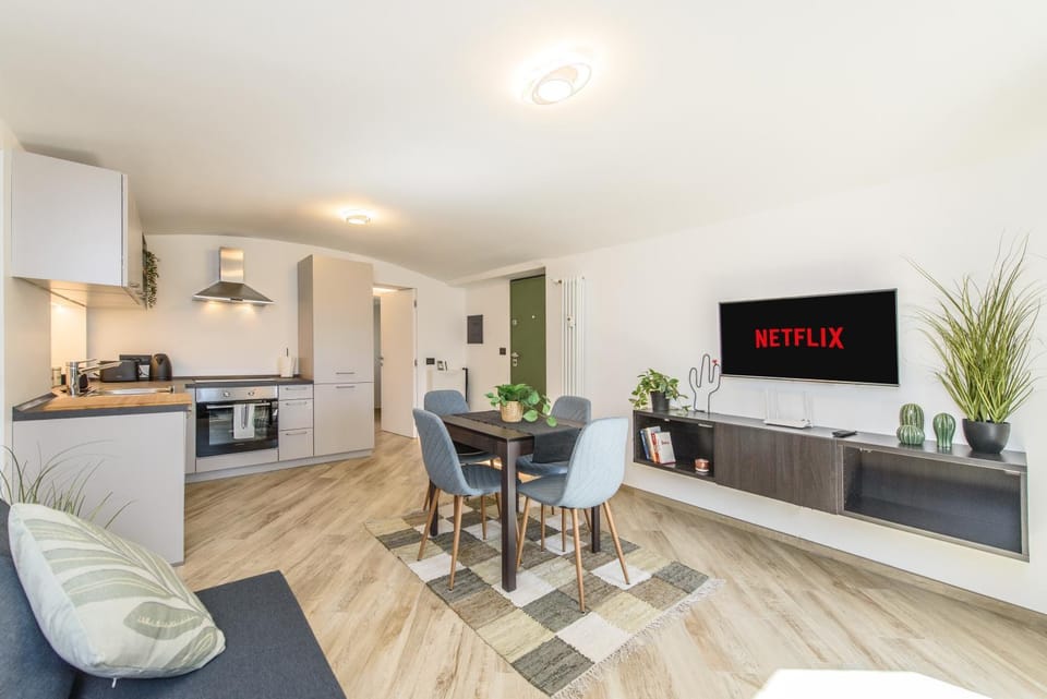 TV and multimedia, Coffee/tea facilities, Kitchen or kitchenette, Living room, Seating area, Dining area, dishwasher, minibar, oven, pet friendly, stove, toaster