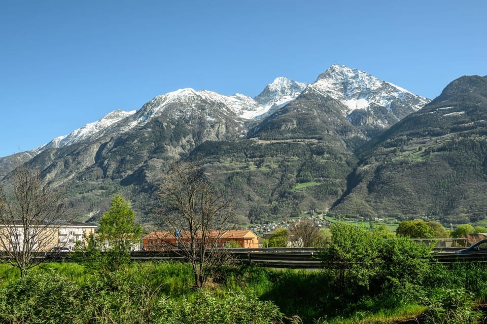 Nearby landmark, Spring, Day, Natural landscape, Mountain view