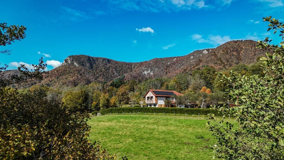 Hiša na Hribu-Apartments & Rooms above River Kolpa Apartment in Slovenia