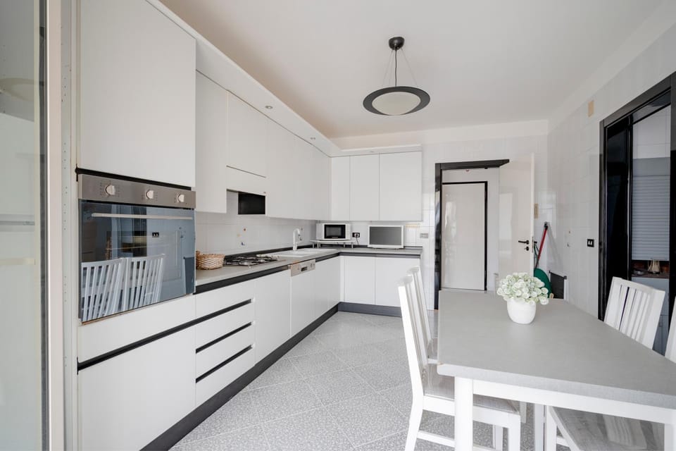 Kitchen or kitchenette, Dining area, dishwasher, oven, stove