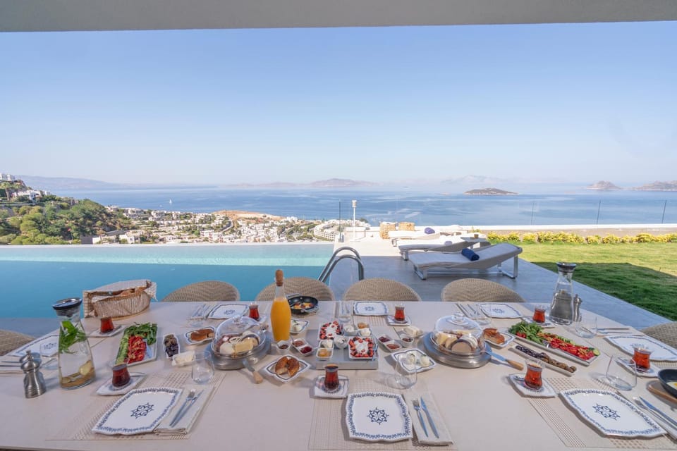 Restaurant/places to eat, Dining area, Food, Pool view, Sea view, Breakfast, Lunch, Drinks
